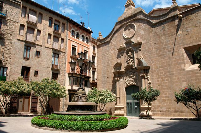 Pobles medievals de Catalunya, Cardona
