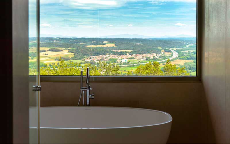 Hotel con ba&ntilde;era exenta de dise&ntilde;o