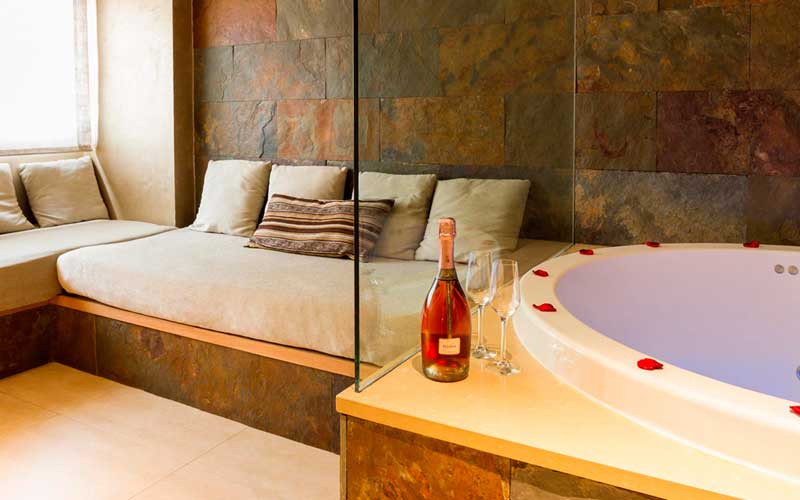 Hotel con ba&ntilde;era de hidromasaje privada​